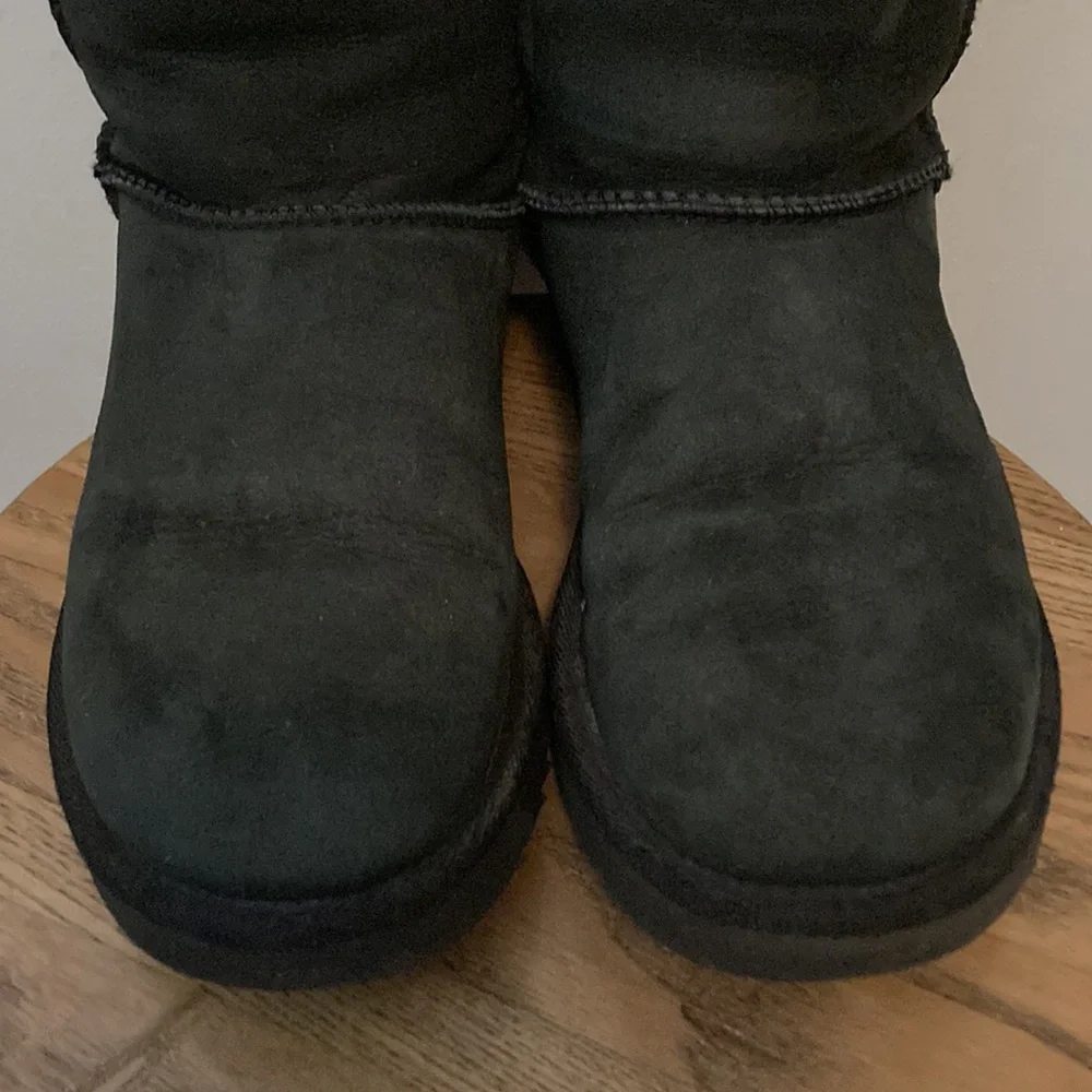Ugg Classic Short II Black Size 7